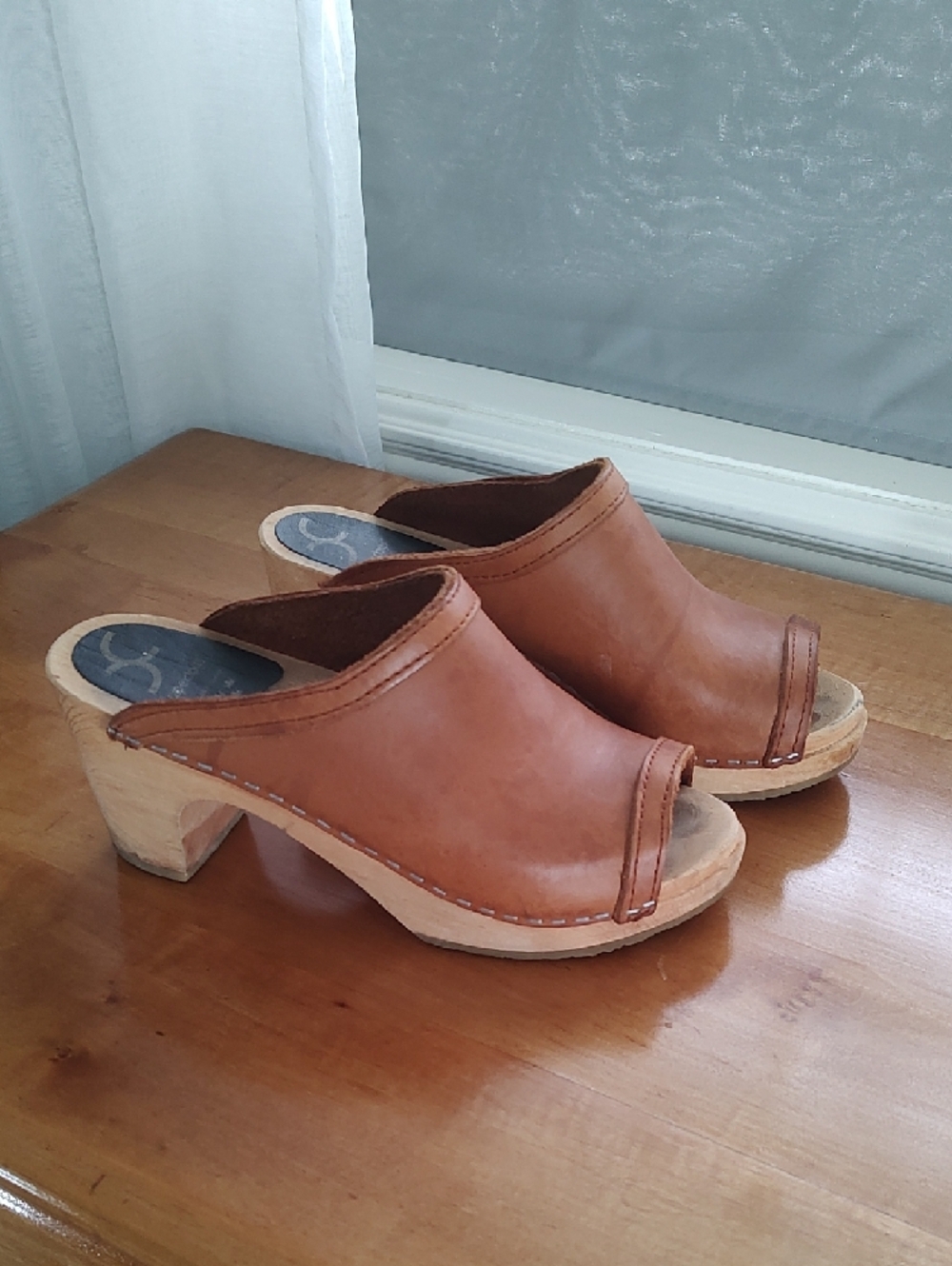 Cape Clogs - Picture 2 of 8